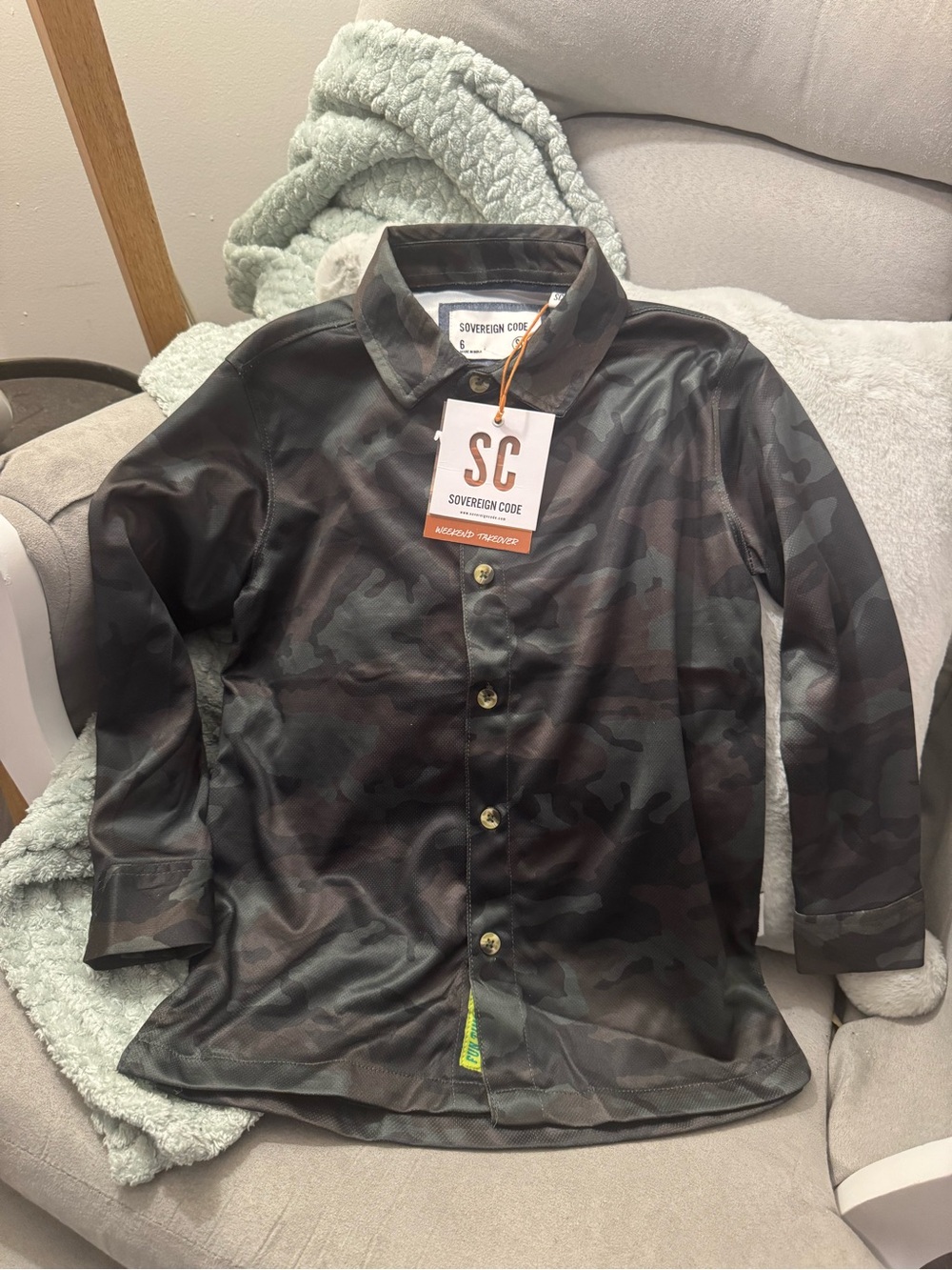 Sovereign Code Men's Black & Brown Camo Button-Down Shirt